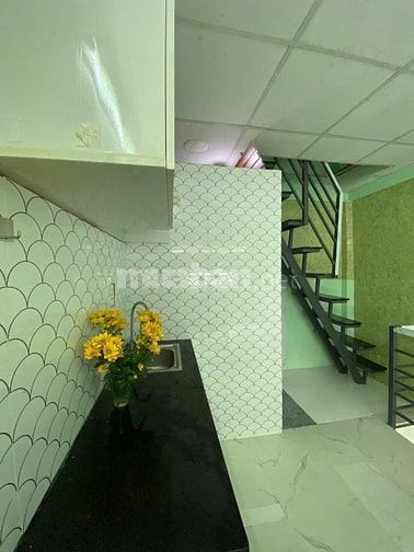 Bán nhà nhỏ xinh 3 tầng nhỉnh 3 tỷ. Hẻm xe hơi quận 11 giáp quận 10.  