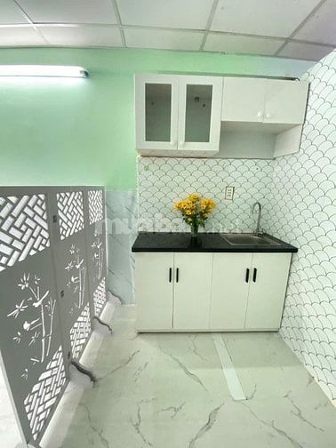 Bán nhà nhỏ xinh 3 tầng nhỉnh 3 tỷ. Hẻm xe hơi quận 11 giáp quận 10.  