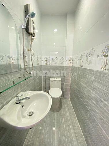 Bán nhà mới đẹp hẻm 4m – đường Trần Phú, Quận 5. Giá chỉ : 5.x tỷ