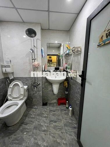 77m2, Căn góc, 2PN, 2WC, C/c Hoa Sen, Lạc Long Quân giá 10tr5/th.