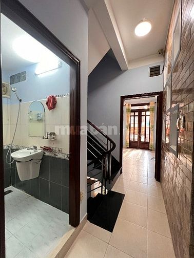 Nhà chính cho cho thuê nguyên căn quận 11