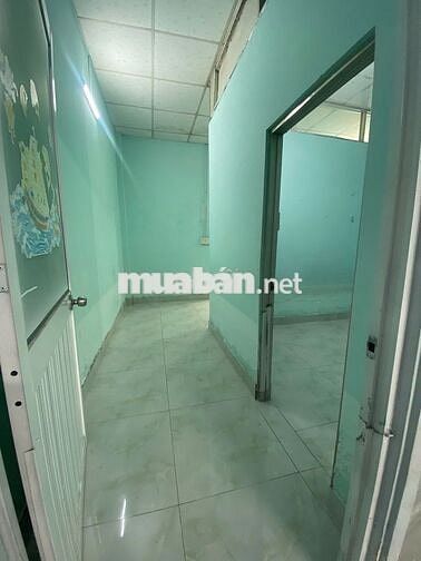 nhà trường thọ có sẵn 2 máy lạnh