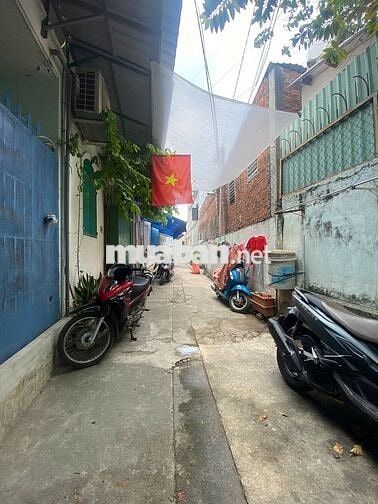 nhà trường thọ có sẵn 2 máy lạnh