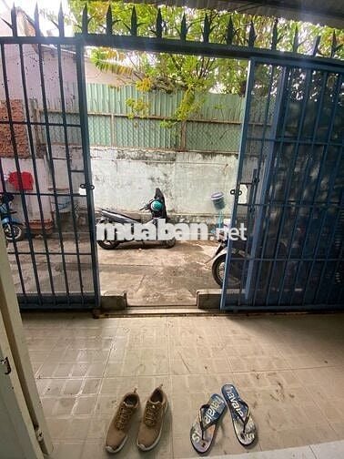 nhà trường thọ có sẵn 2 máy lạnh