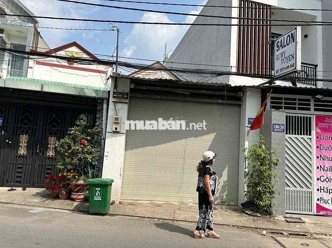 nhà cấp 4, hẻm xe hơi, đất vuông vức, thiện chí thương lượng