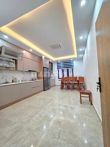 BÁN NHÀ KHU PHÂN LÔ -HOÀNG QUỐC VIỆT, Ô TRÁNH TRƯỚC NHÀ, GẦN PHỐ, 2THO
