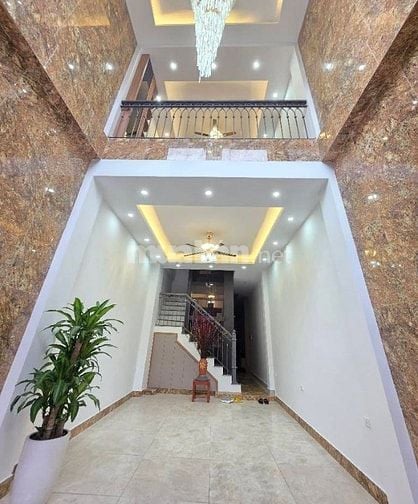 BÁN NHÀ KHU PHÂN LÔ -HOÀNG QUỐC VIỆT, Ô TRÁNH TRƯỚC NHÀ, GẦN PHỐ, 2THO