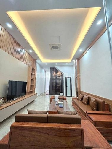 BÁN NHÀ KHU PHÂN LÔ -HOÀNG QUỐC VIỆT, Ô TRÁNH TRƯỚC NHÀ, GẦN PHỐ, 2THO