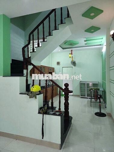 Nhà dt 4*15m,1lau,2pn,2wc,cổng rào,sân,hẽm oto