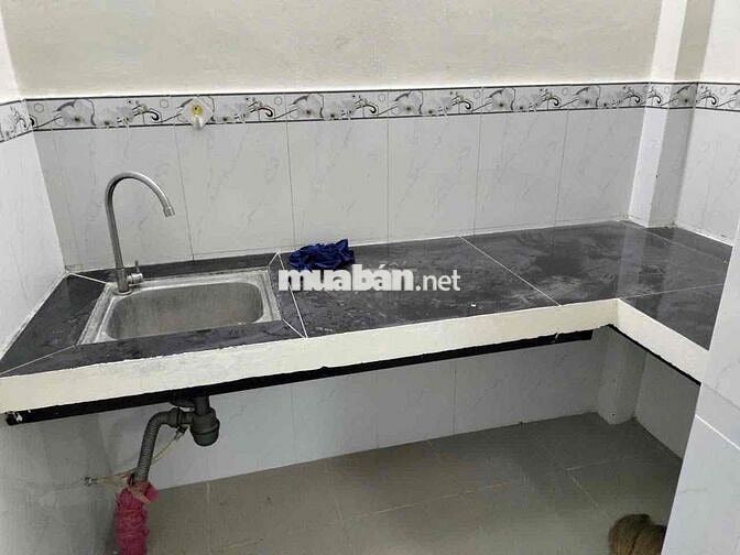 Cần cho thuê nhà 3.5x8m gác suốt có ban công 6tr