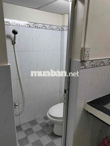 Cần cho thuê nhà 3.5x8m gác suốt có ban công 6tr