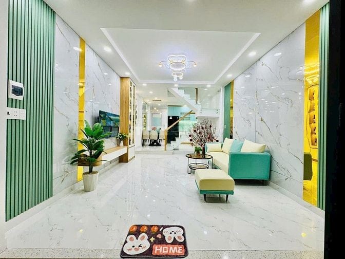 Bán nhà Dt 4m Nở Hậu 5m X 13m Đường xe hơi. Xe tải thông. CÓ PN dưới 