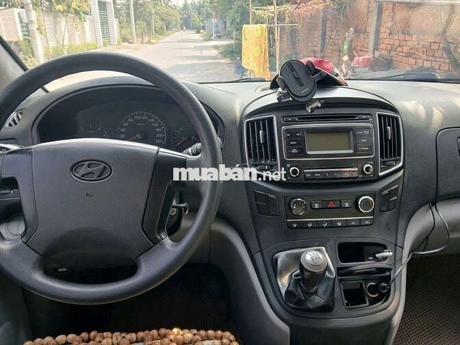 Hyundai Starex 6 chỗ Bạc