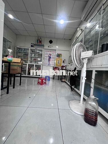 sang mặt bằng kinh doanh không bao gồm tủ thuốc