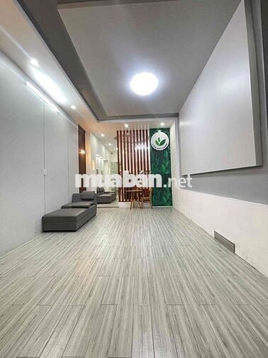 Nhà 2 phòng full nội thất hẻm ô tô gần Vincom Hùng Vương