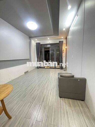 Nhà 2 phòng full nội thất hẻm ô tô gần Vincom Hùng Vương