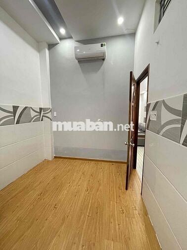 Nhà 2 phòng full nội thất hẻm ô tô gần Vincom Hùng Vương