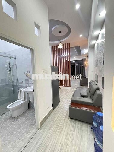 Nhà 2 phòng full nội thất hẻm ô tô gần Vincom Hùng Vương