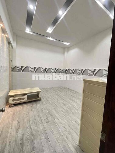 Nhà 2 phòng full nội thất hẻm ô tô gần Vincom Hùng Vương