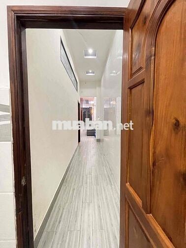 Nhà 2 phòng full nội thất hẻm ô tô gần Vincom Hùng Vương