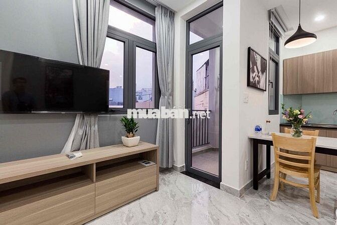 Tuyển lễ tân ca đêm (22h-6h)