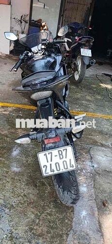 Yamaha R15 màu Đen