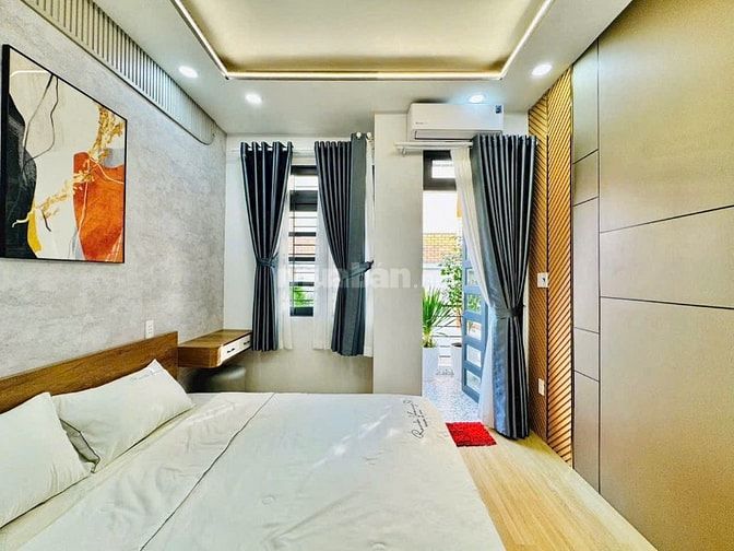 GIẢM GIÁ CĂN NHÀ. SÁT BÊN MẶT TIỀN THÍCH QUẢNG ĐỨC. P4 PHÚ NHUẬN. 