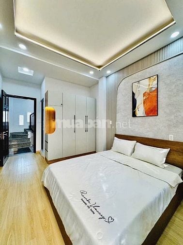 GIẢM GIÁ CĂN NHÀ. SÁT BÊN MẶT TIỀN THÍCH QUẢNG ĐỨC. P4 PHÚ NHUẬN. 