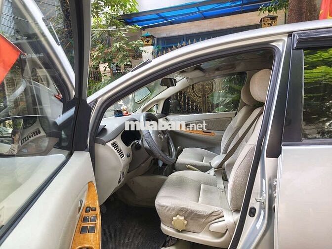 Toyota Innova 2010 Bạc 140.000km