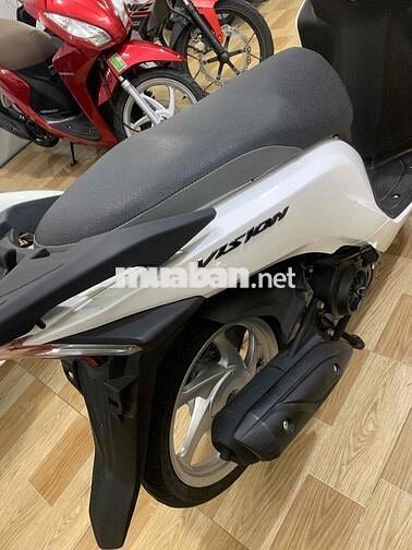 Honda Vision Trắng đen