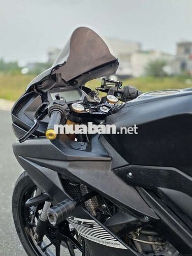 Yamaha R15 2019 màu Đen