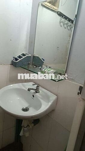 Cho thuê nhà 2 tr sử dụng 2 lầu 1pn 1wc mặt tiền đối diện trường học