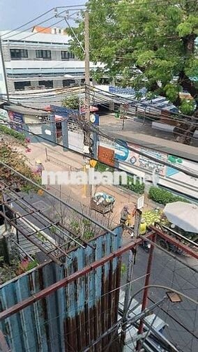 Cho thuê nhà 2 tr sử dụng 2 lầu 1pn 1wc mặt tiền đối diện trường học