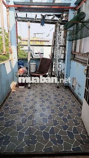 Cho thuê nhà 2 tr sử dụng 2 lầu 1pn 1wc mặt tiền đối diện trường học