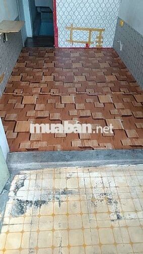 Cho thuê nhà 2 tr sử dụng 2 lầu 1pn 1wc mặt tiền đối diện trường học