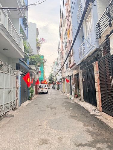 Dt 4m X 18m Đường xe hơi. Phan xích Long, chủ lâu đời, có giá tốt 