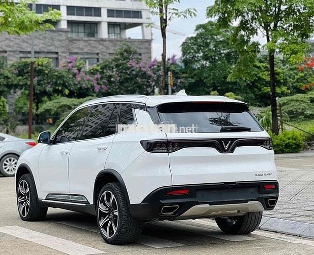 VinFast Lux SA Premium 2019 Trắng