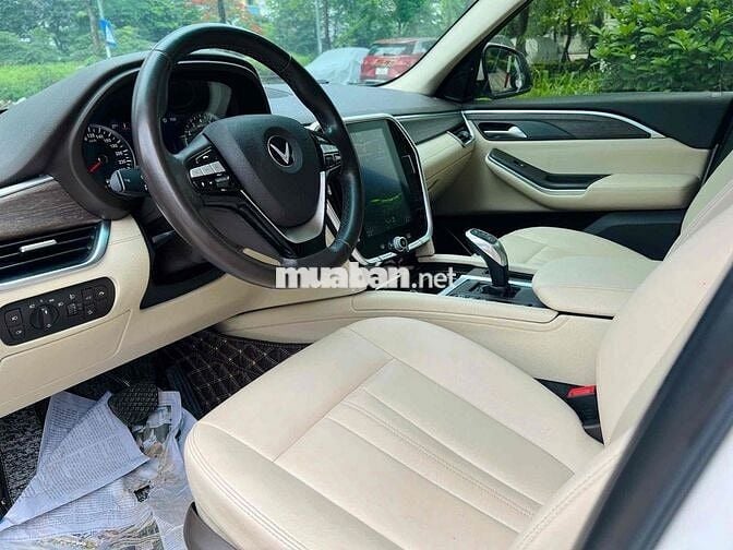 VinFast Lux SA Premium 2019 Trắng