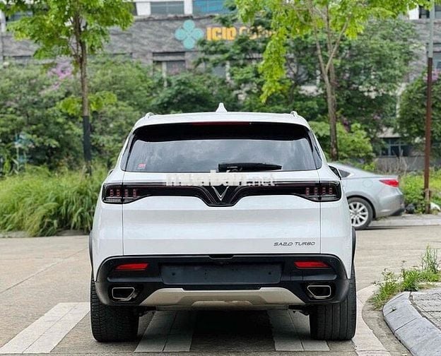 VinFast Lux SA Premium 2019 Trắng