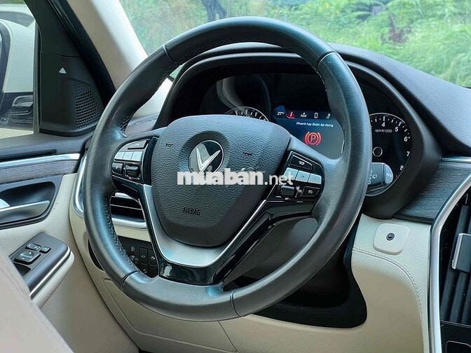 VinFast Lux SA Premium 2019 Trắng