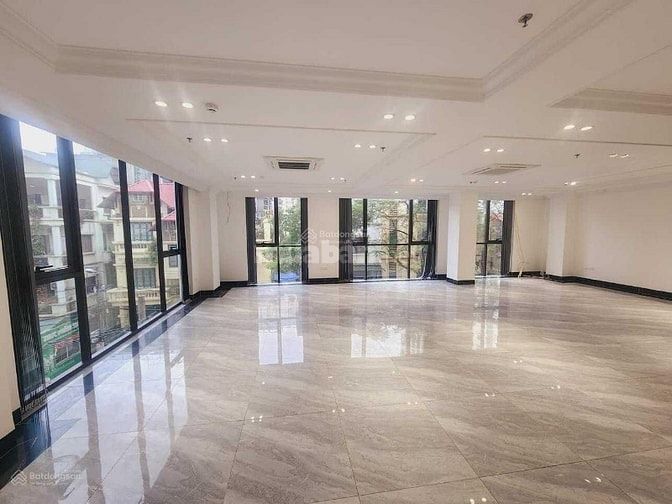 bán nhà mặt phố Hoàng Văn Thái DTSĐ 110m,9T đang cho thuê VP 140 tr/T 