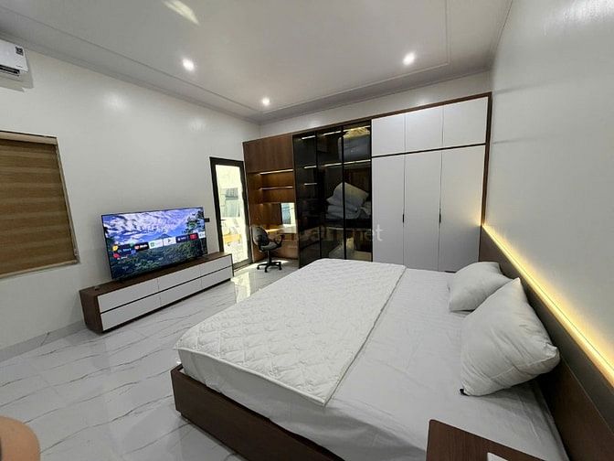 cần bán nhà hai mặt tiền ngõ rộng 60m2 trung tâp giáp phố cổ pháp lầủ
