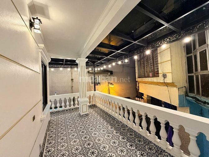 cần bán nhà hai mặt tiền ngõ rộng 60m2 trung tâp giáp phố cổ pháp lầủ