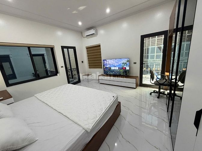 cần bán nhà hai mặt tiền ngõ rộng 60m2 trung tâp giáp phố cổ pháp lầủ