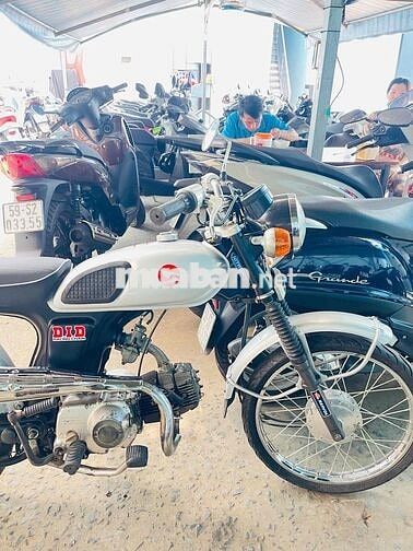 Honda Xe máy màu Bạc