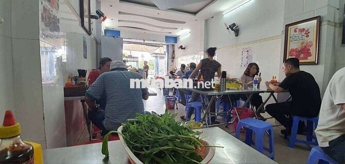 Tuyển nhân viên phục vụ quán phở