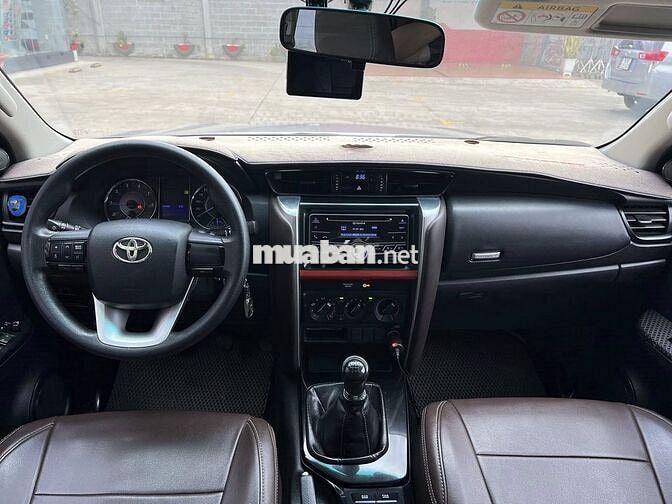 Toyota Fortuner 2018 Bạc