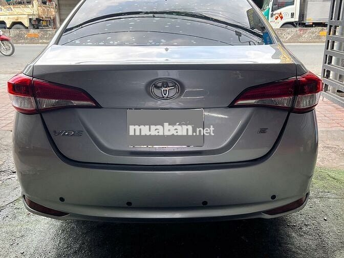 Toyota Vios E model 2020 số sàn màu bạc