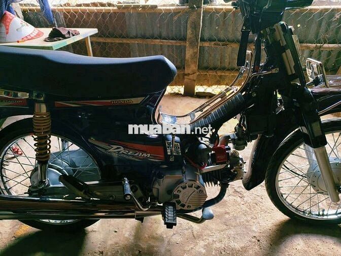 Honda Dream màu Đỏ mận