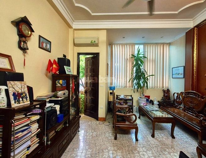 Bán nhà phố Lạc Trung 70m2, phân lô, có vỉa hè, ô tô tránh, ở luôn